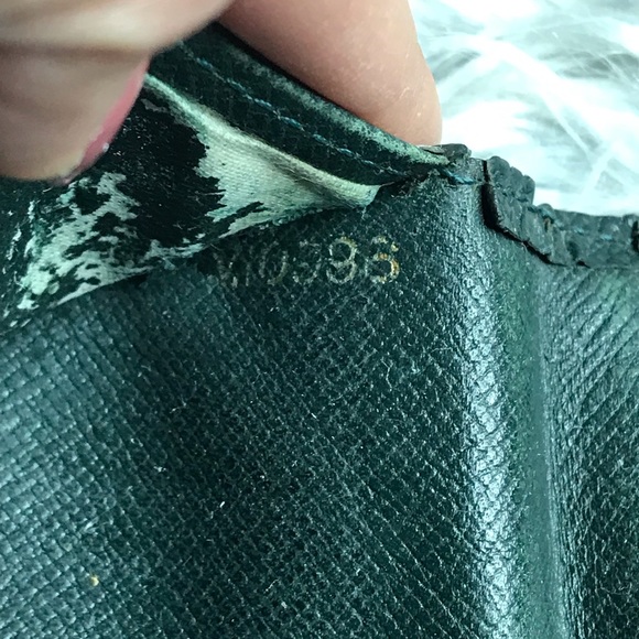 AUTH Louis Vuitton Taiga Green Checkbook Wallet - Picture 8 of 8